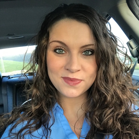 Meet your Posher, Kelsey - Picture 2 of 4